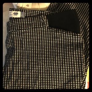 Old Navy maternity houndstooth print pixie